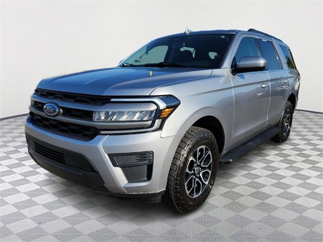 Used 2024 Ford Expedition XLT image 3