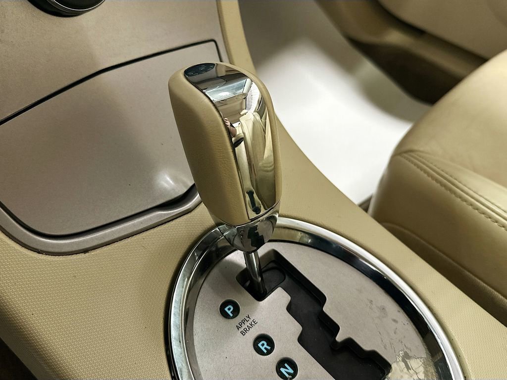 Used 2010 Chrysler Sebring Limited image 16