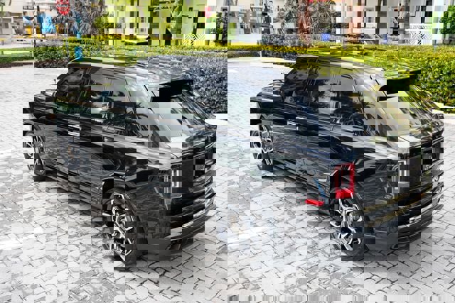 Used 2020 Rolls-Royce Cullinan Black Badge image 19