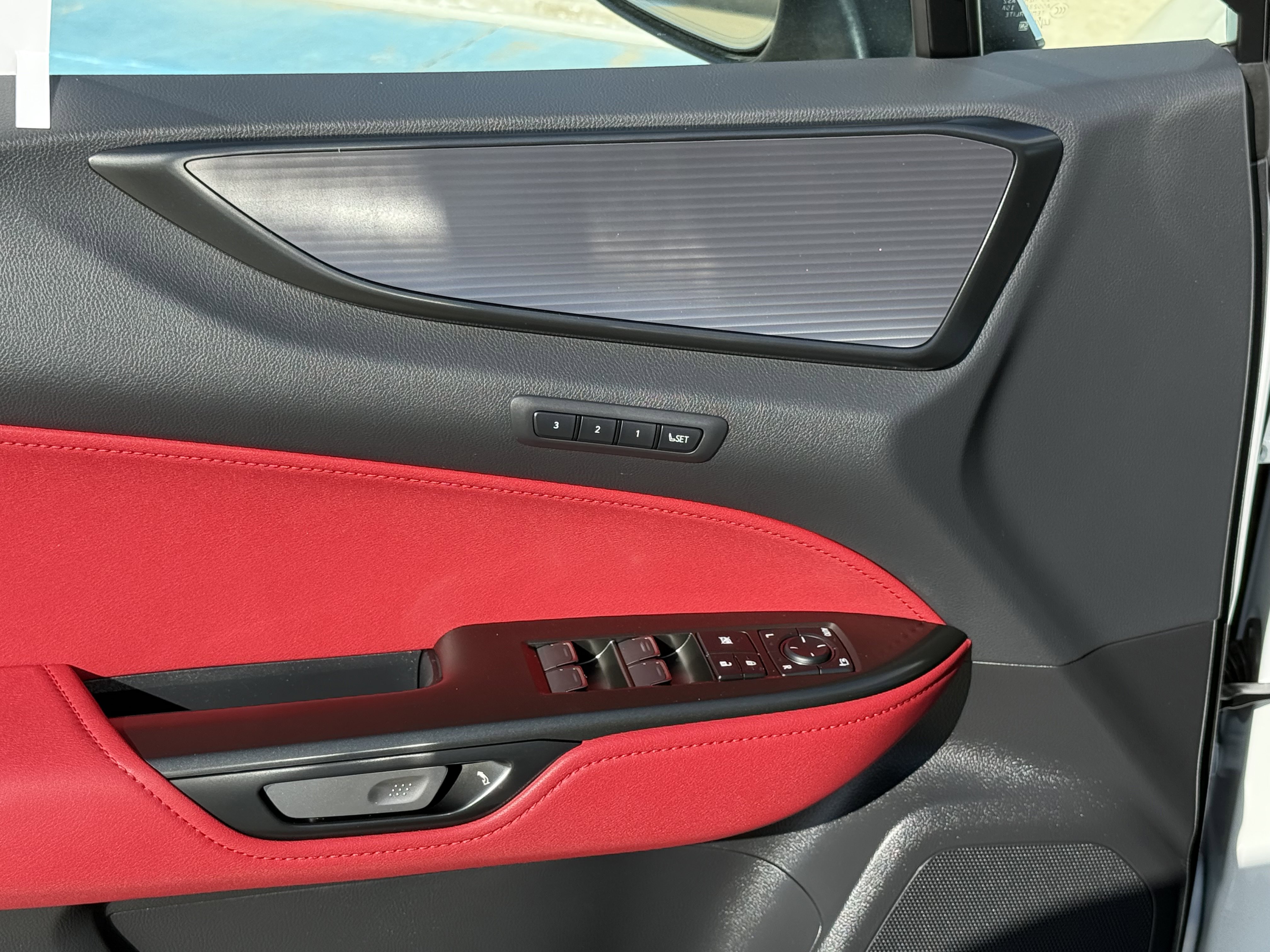 Certified 2025 Lexus NX 450h+ F Sport image 18