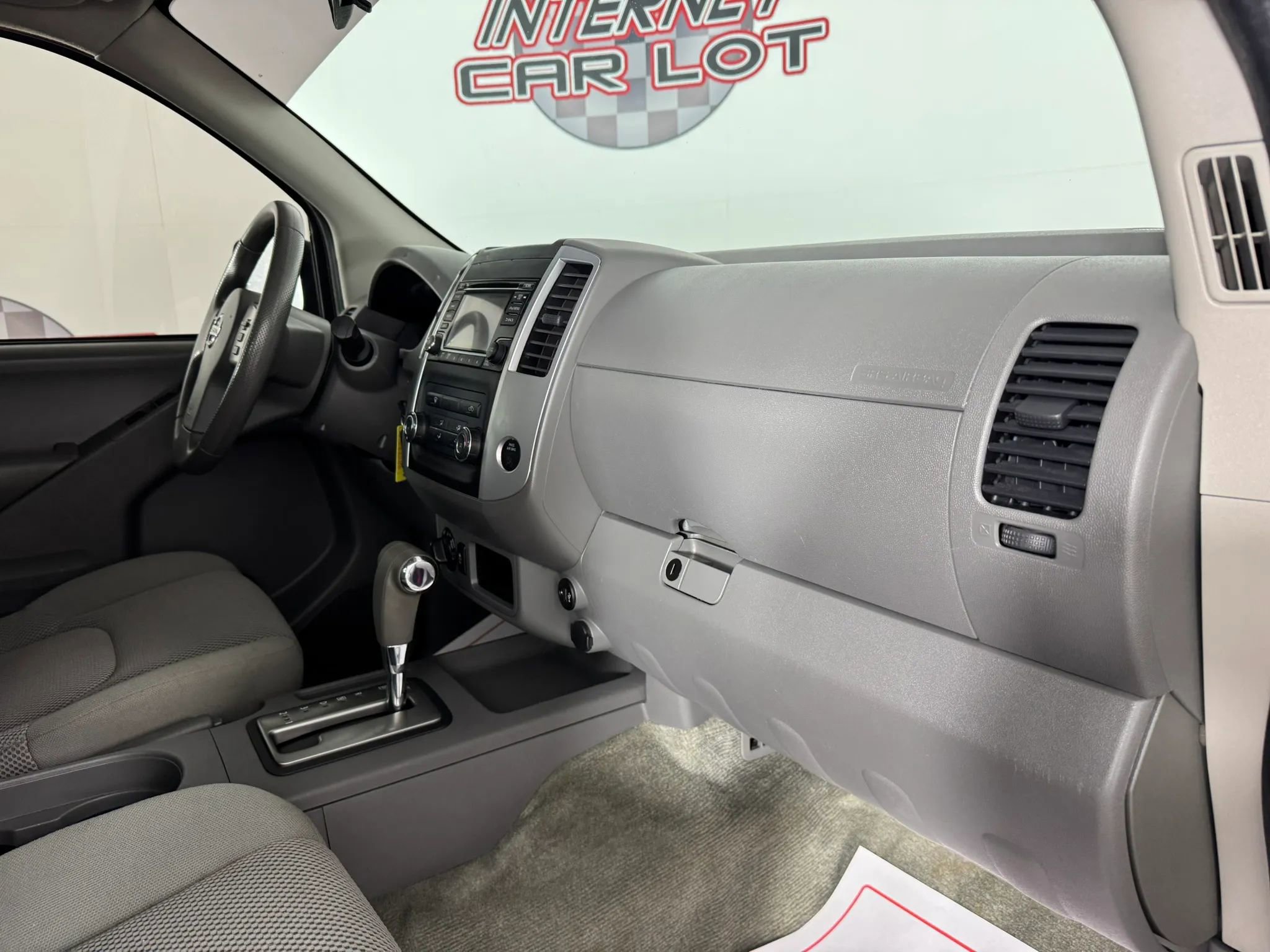 Used 2018 Nissan Frontier SV image 12