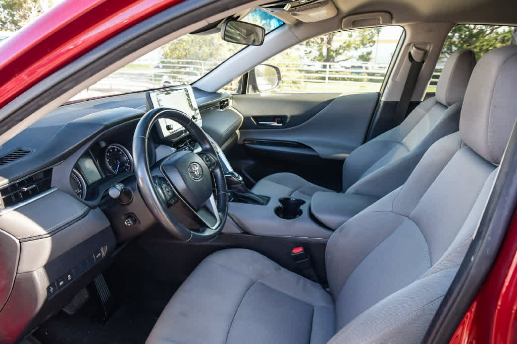 Used 2021 Toyota Venza LE AWD/4WD image 18