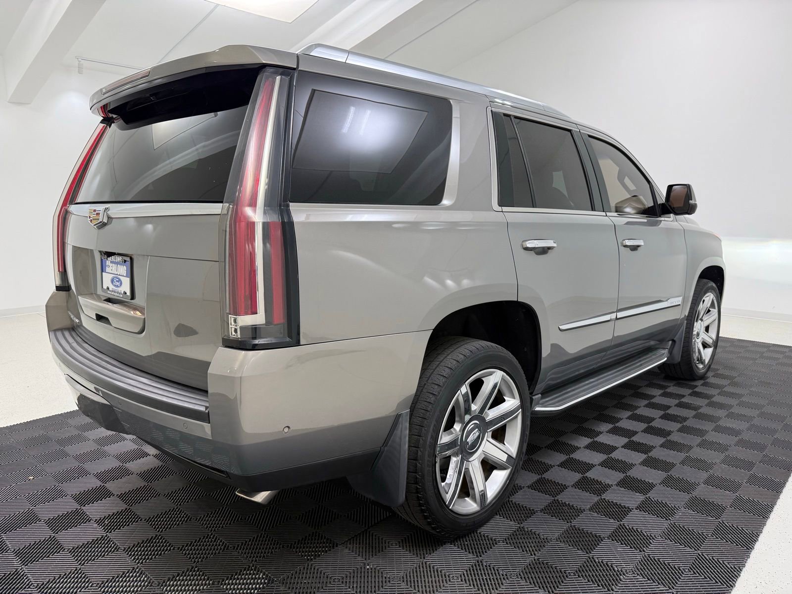 Used 2017 Cadillac Escalade Luxury image 8