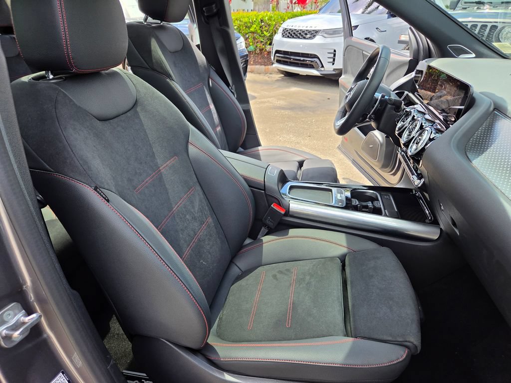 Used 2025 Mercedes-Benz GLA 35 AMG 4MATIC w/ Exclusive Trim Package image 24