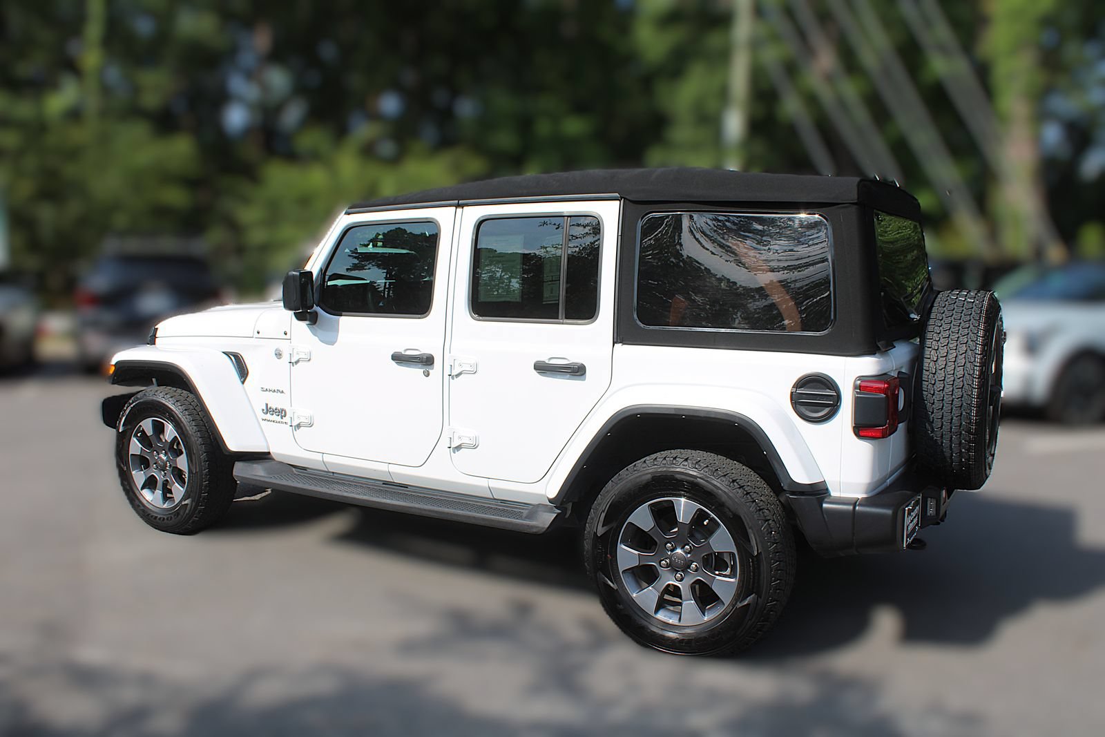 Used 2023 Jeep Wrangler Unlimited Sahara w/ LED Lighting Group AWD/4WD image 6