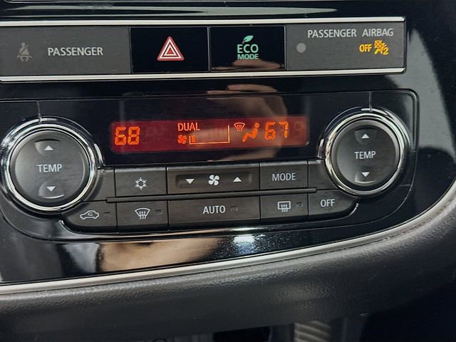 Used 2019 Mitsubishi Outlander 4WD Plug-In Hybrid image 16