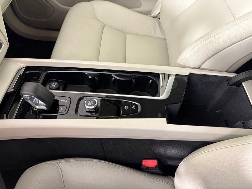 Used 2023 Volvo XC60 B5 Plus w/ Climate Package FWD image 33