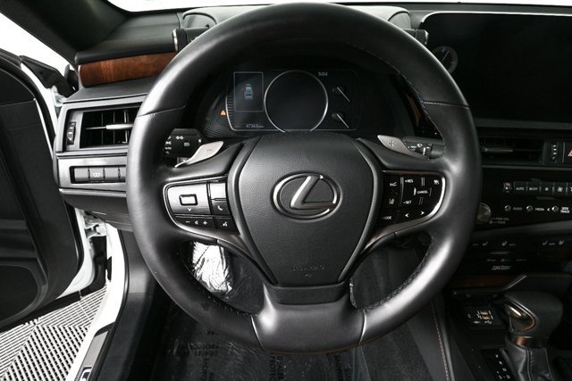 Used 2022 Lexus ES 300h w/ Premium Package image 9