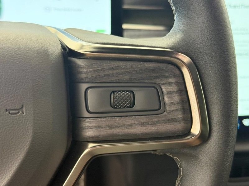 Used 2023 Rivian R1S Adventure AWD/4WD image 17