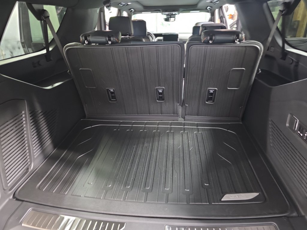 New 2026 GMC Yukon XL AT4 w/ AT4 Premium Plus Package AWD/4WD image 13