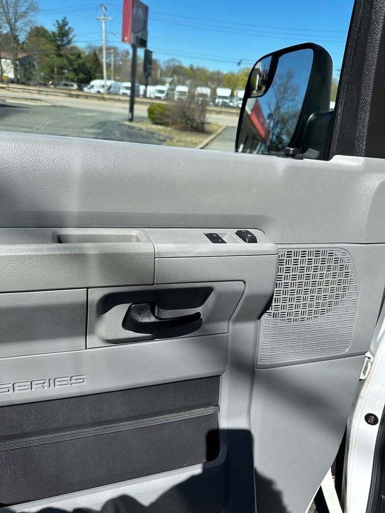 Used 2012 Ford E-350 and Econoline 350 XLT RWD image 8