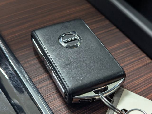 Used 2023 Volvo XC60 B5 Ultimate w/ Climate Package image 22