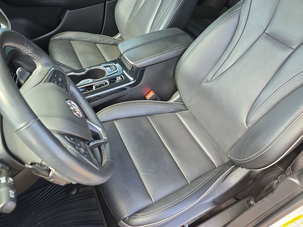 Used 2021 Buick Envision Essence w/ Sport Touring Package FWD image 15