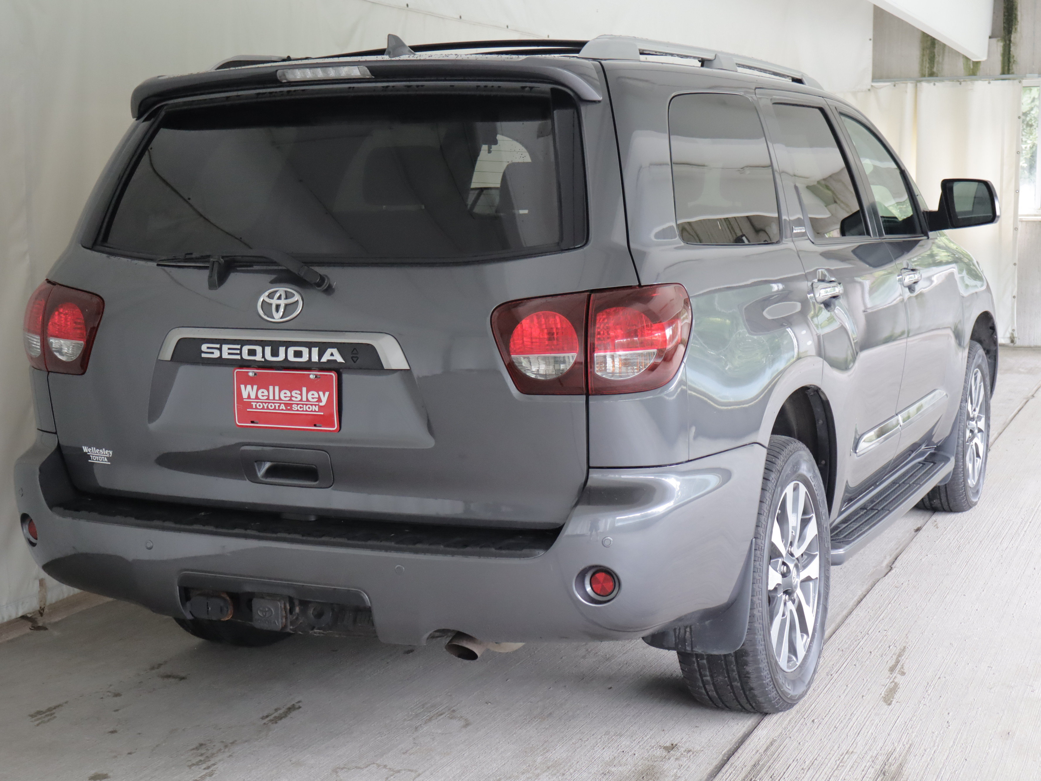 Used 2021 Toyota Sequoia Limited w/ Safety & Convenience Package AWD/4WD image 8