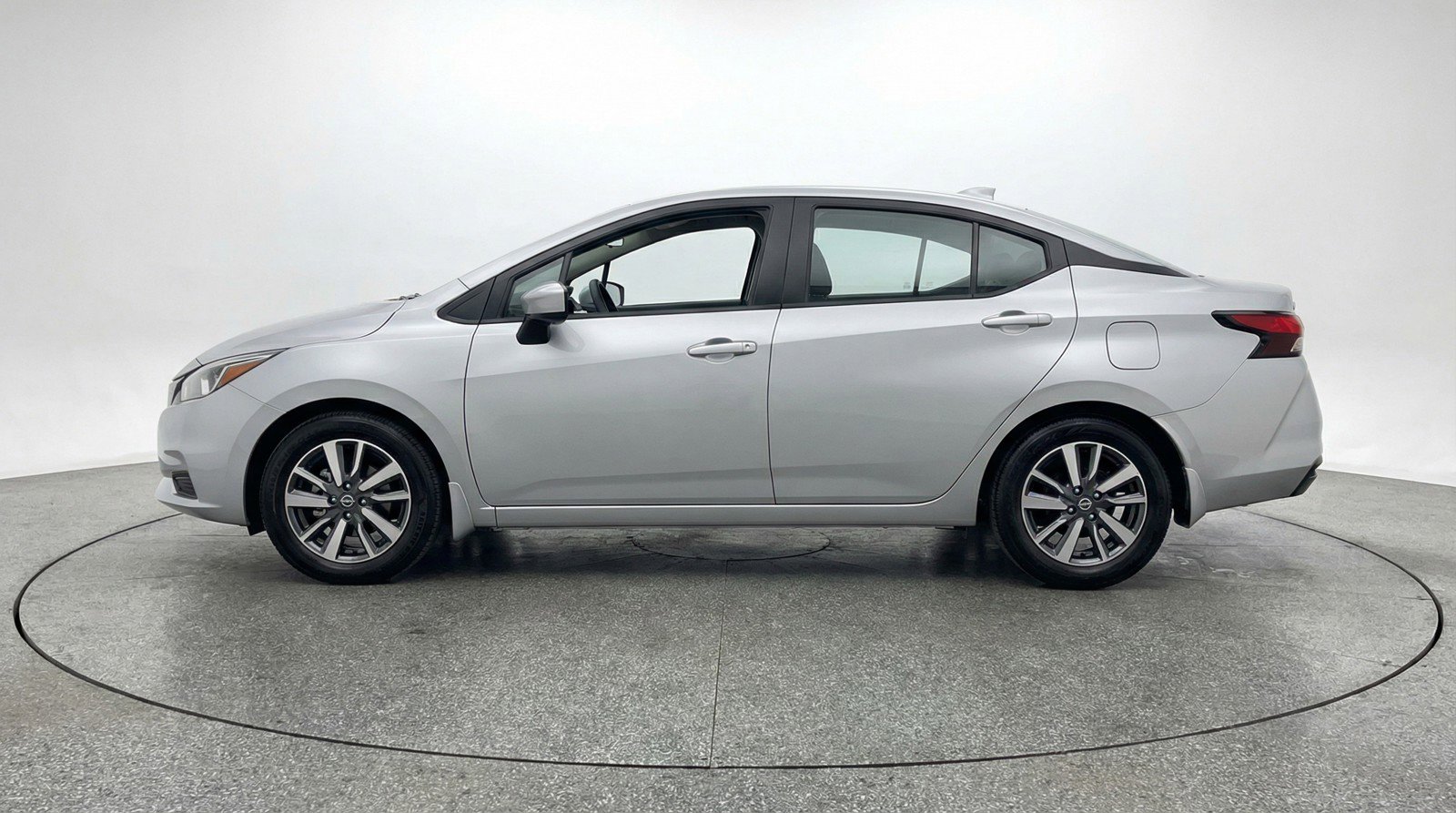 Used 2025 Nissan Versa SV FWD image 5