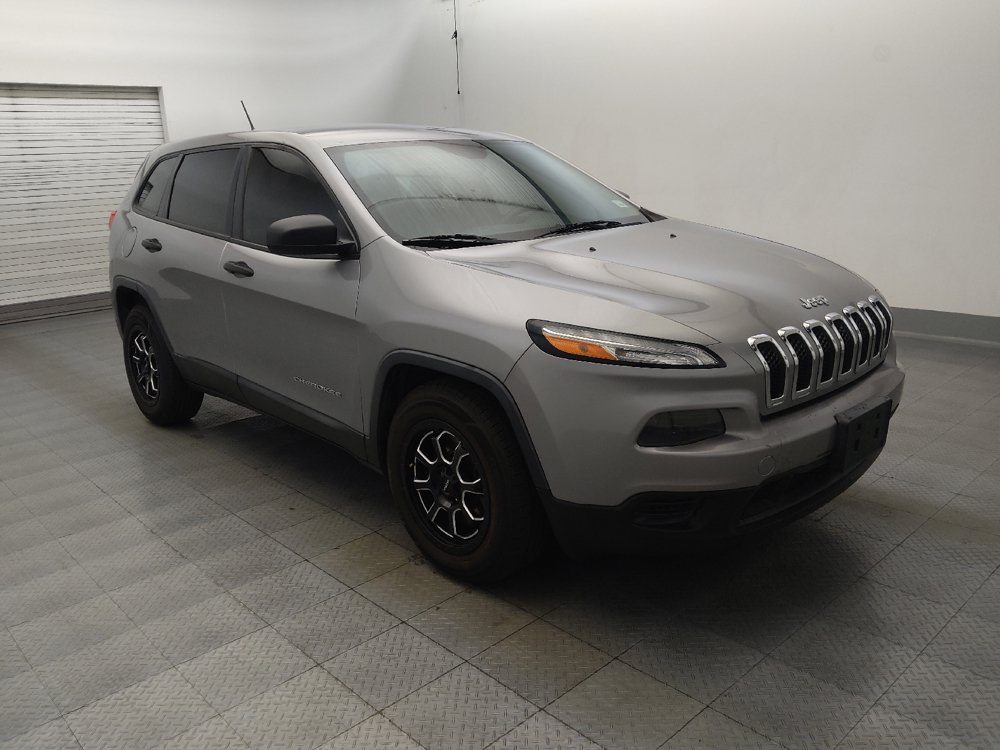 Used 2015 Jeep Cherokee Sport FWD image 13