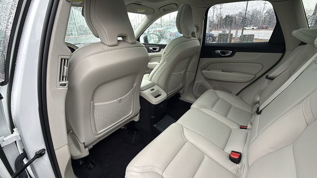 Certified 2024 Volvo XC60 T8 Ultimate w/ Climate Package image 26