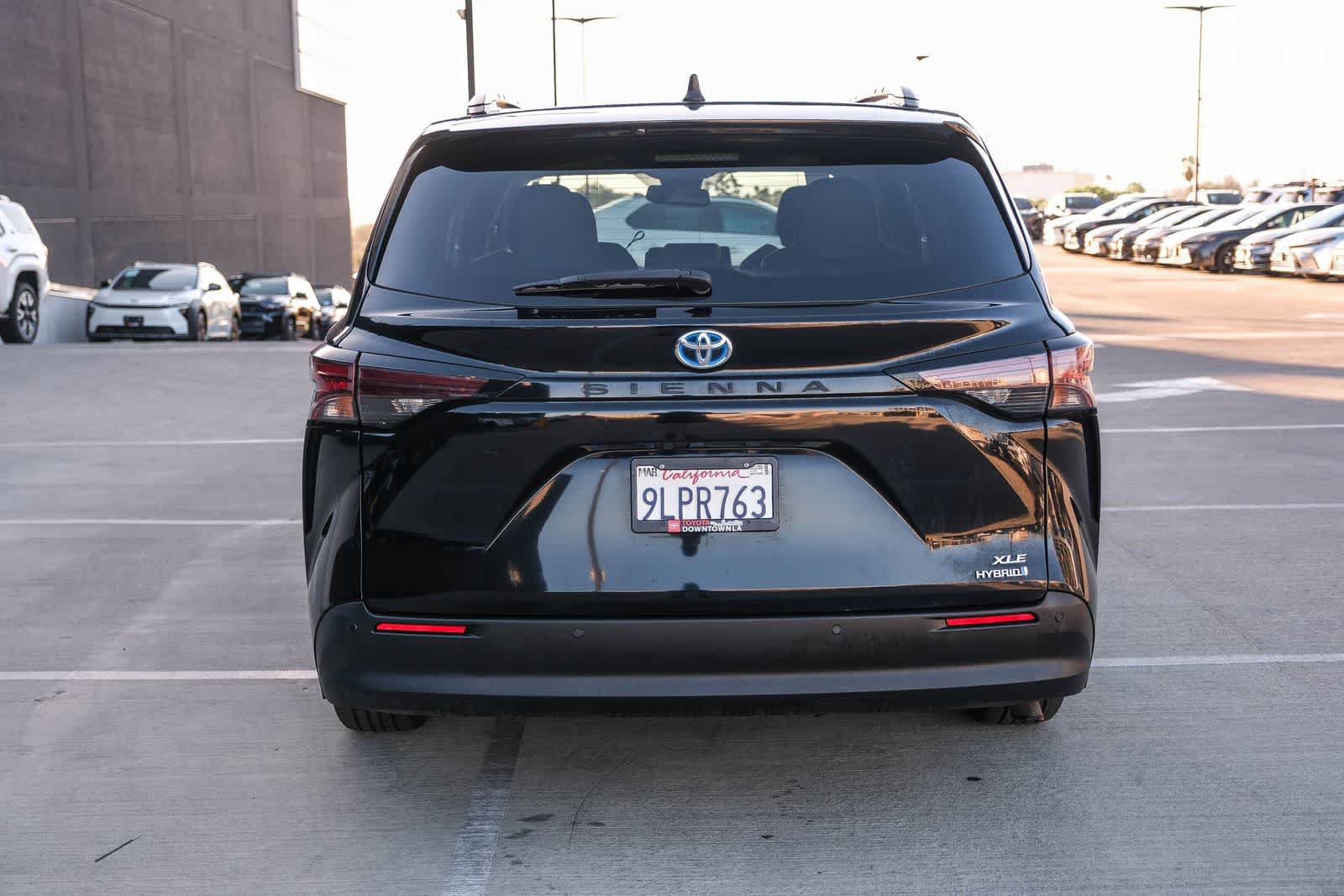 Certified 2024 Toyota Sienna XLE FWD image 5