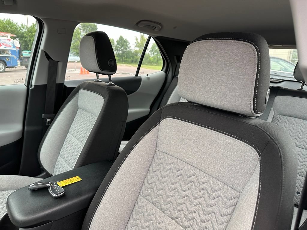 Used 2022 Chevrolet Equinox LS AWD/4WD image 3