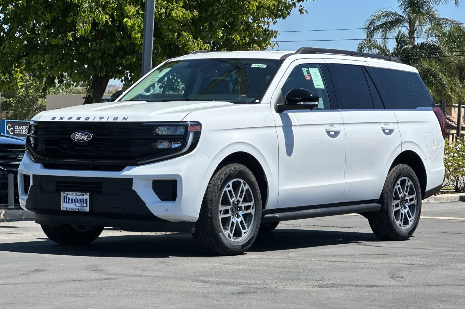 New 2026 Ford Expedition Active image 8