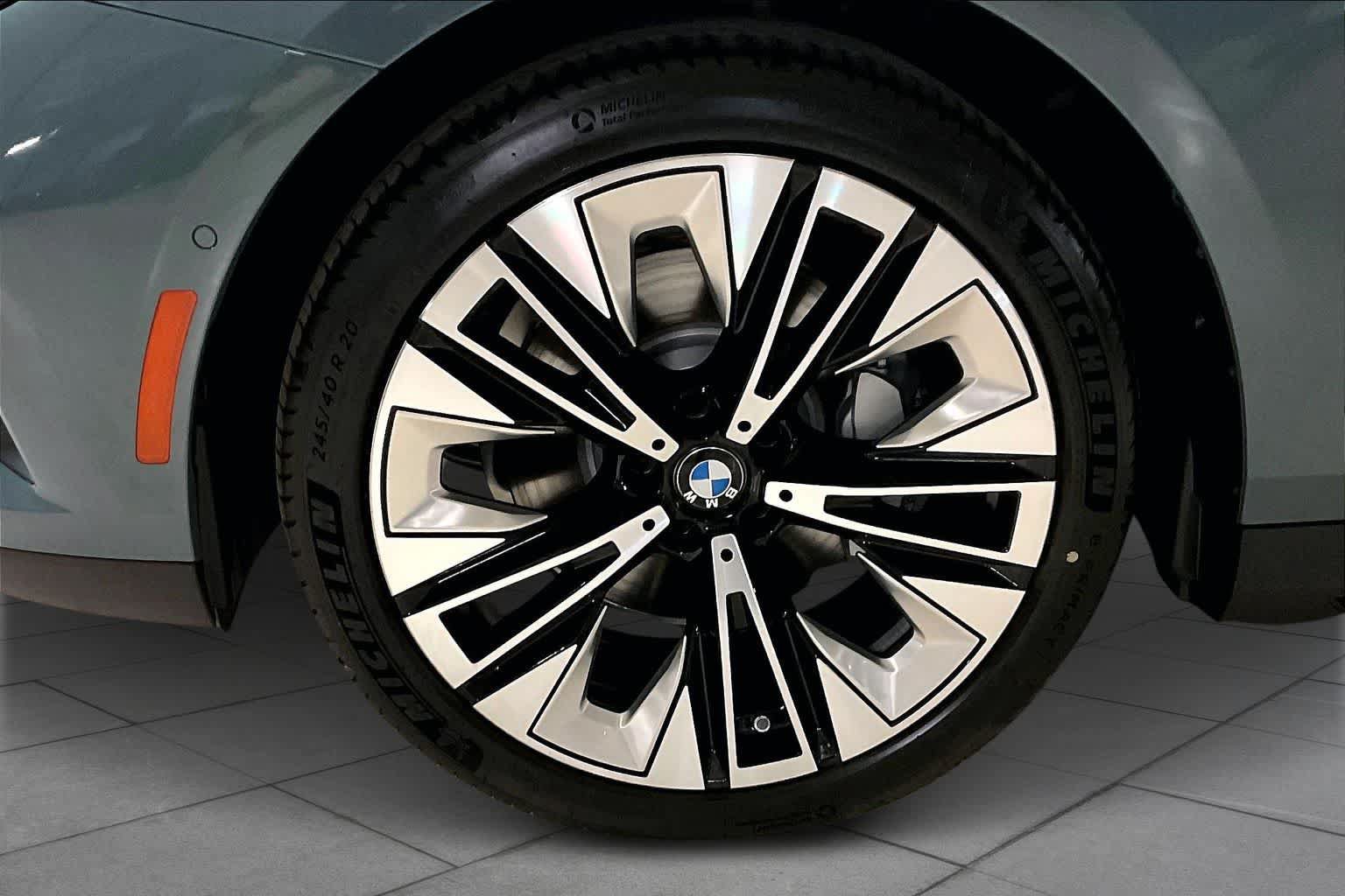 Used 2026 BMW 530i w/ Premium Package RWD image 11