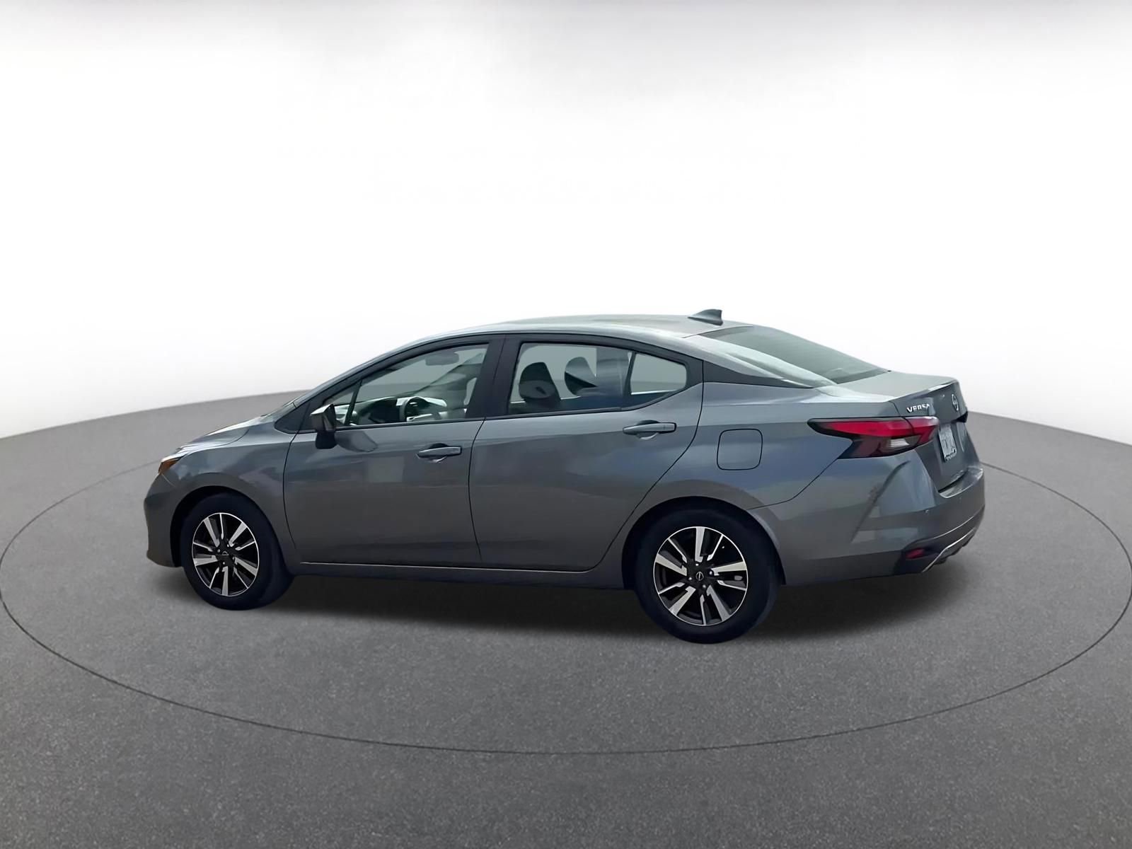 Used 2025 Nissan Versa SV image 9