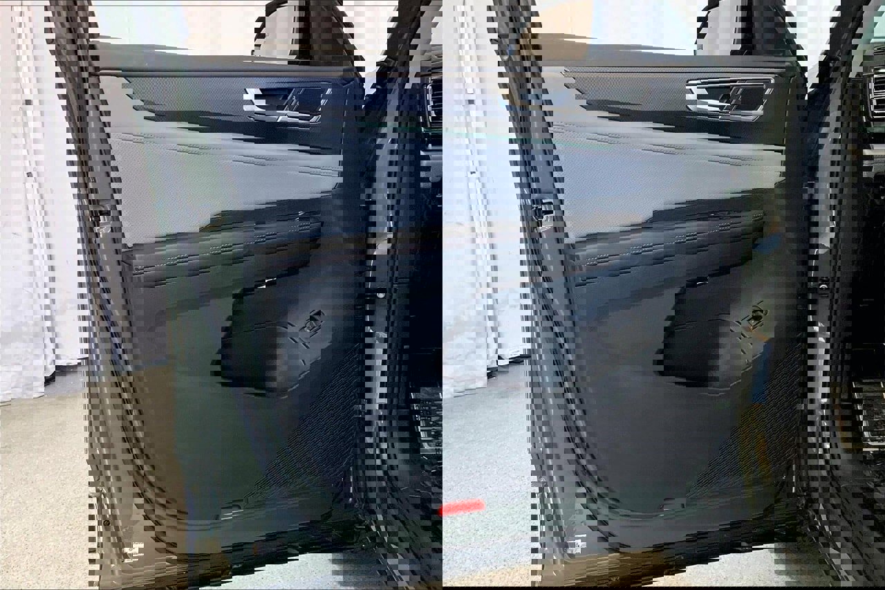 Used 2024 Volkswagen Atlas Peak Edition SE image 25