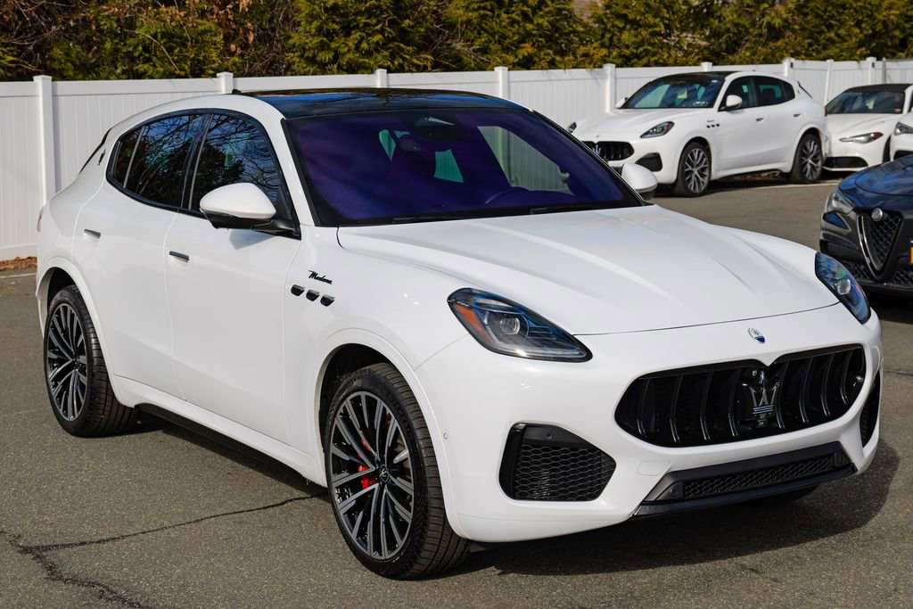 Certified 2023 Maserati Grecale Modena image 9