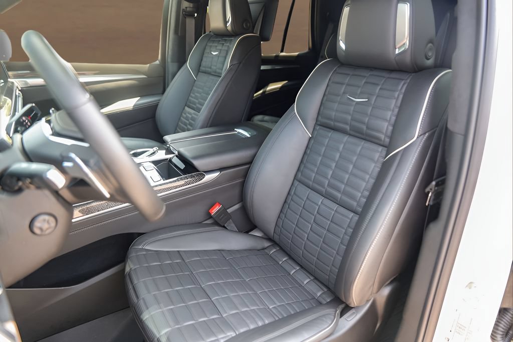 Certified 2025 Cadillac Escalade V w/ LPO, ONYX Package AWD/4WD image 38