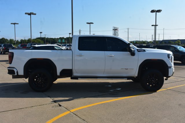 Used 2025 GMC Sierra 2500 AT4 AWD/4WD image 4