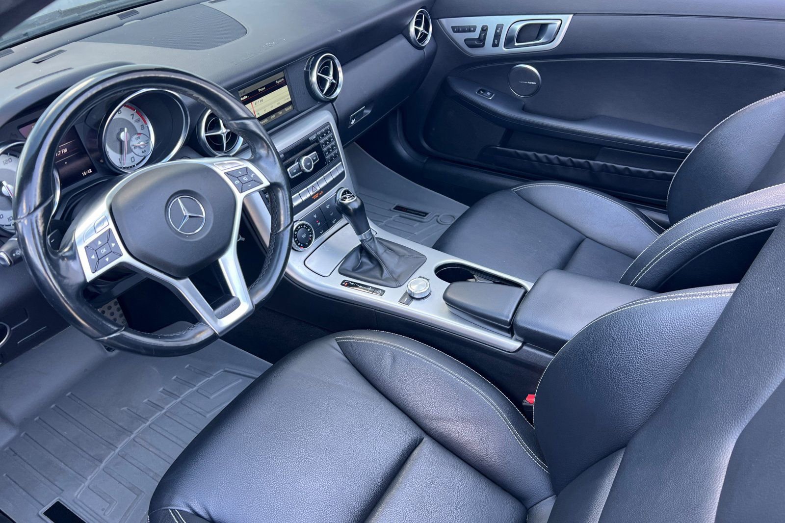 Used 2015 Mercedes-Benz SLK 250 image 11