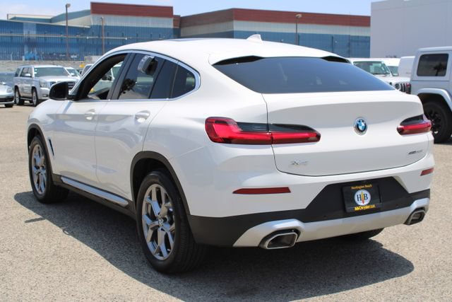 Used 2025 BMW X4 xDrive30i AWD/4WD image 3
