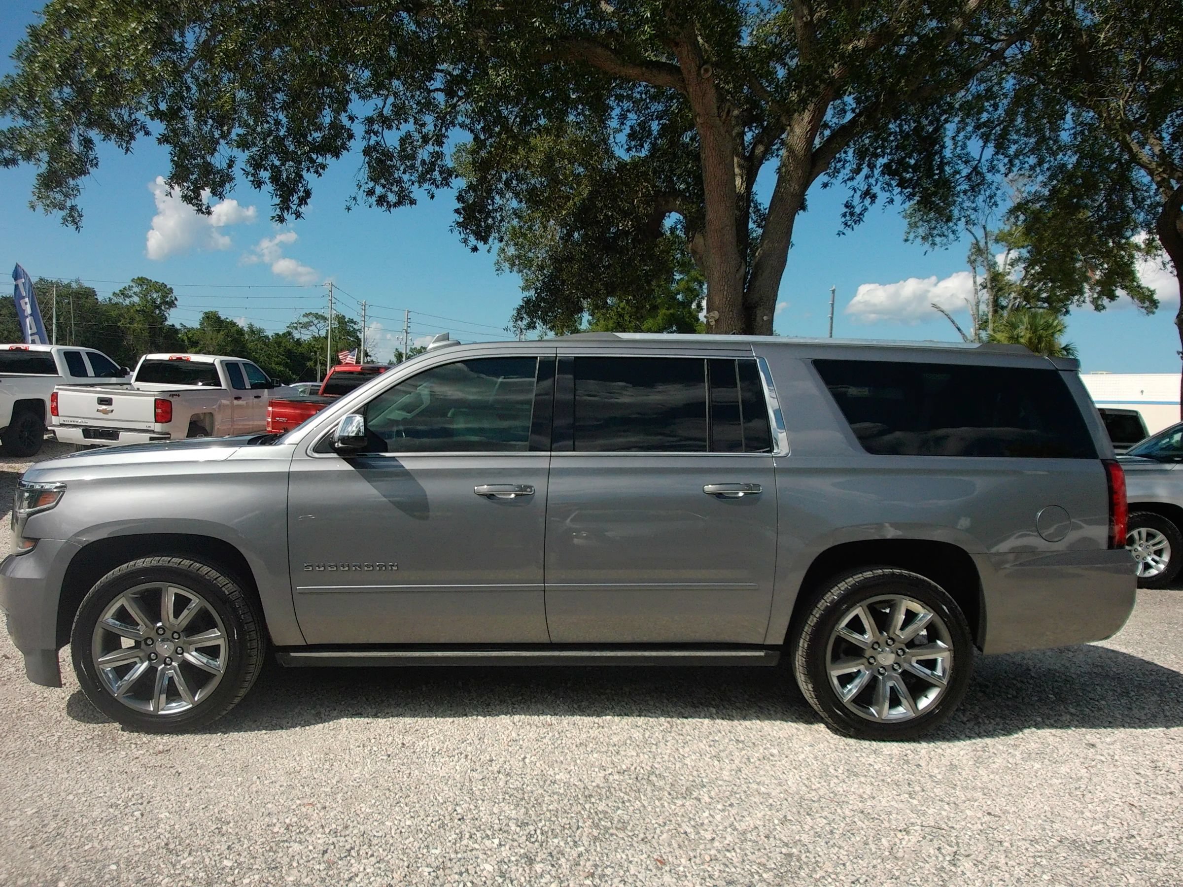 Used 2018 Chevrolet Suburban Premier RWD image 8