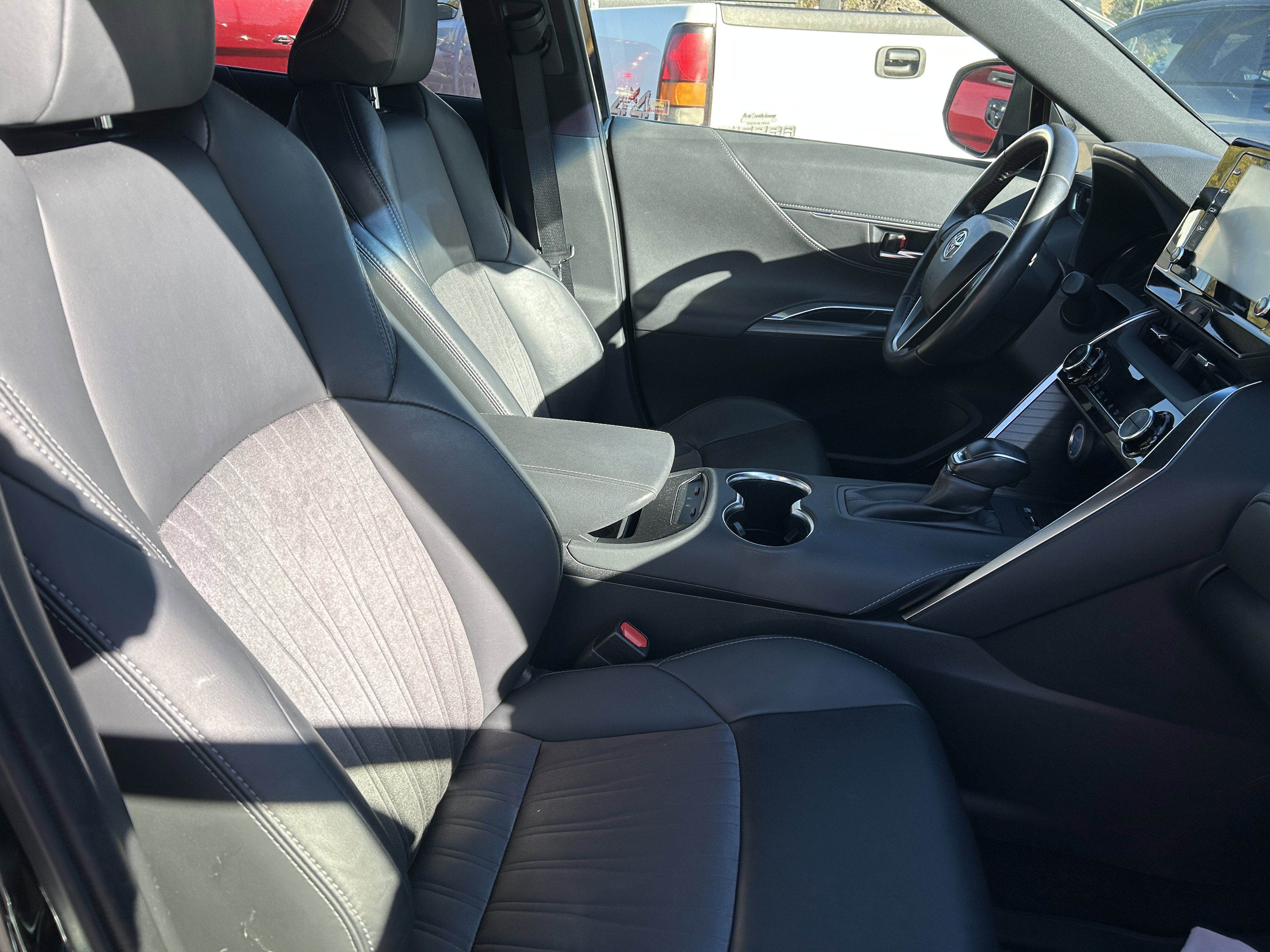 Used 2021 Toyota Venza XLE image 6