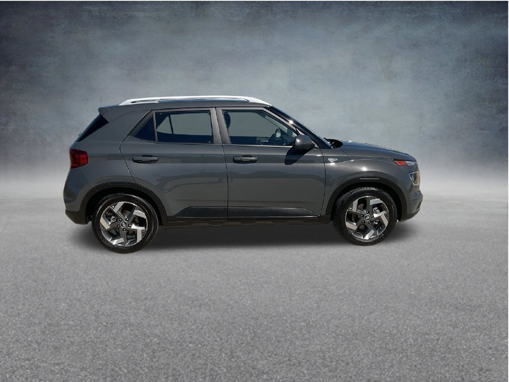 Used 2025 Hyundai Venue SEL FWD image 8