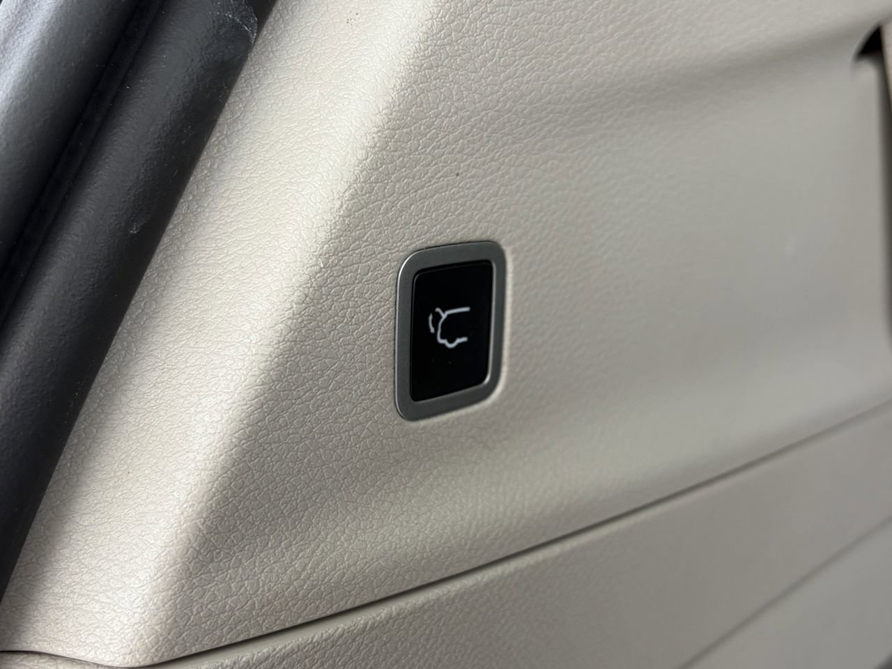 Used 2023 Chrysler Pacifica Touring-L FWD image 10
