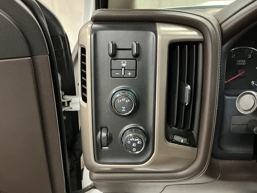 Used 2017 GMC Sierra 3500 Denali w/ Duramax Plus Package AWD/4WD image 11