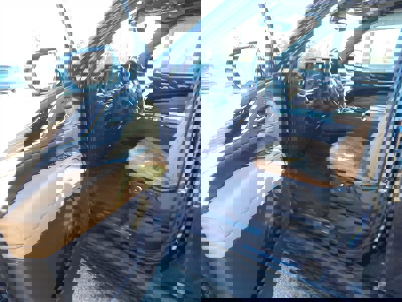 Used 2022 Cadillac Escalade Premium Luxury w/ LPO, Radiant Package image 22