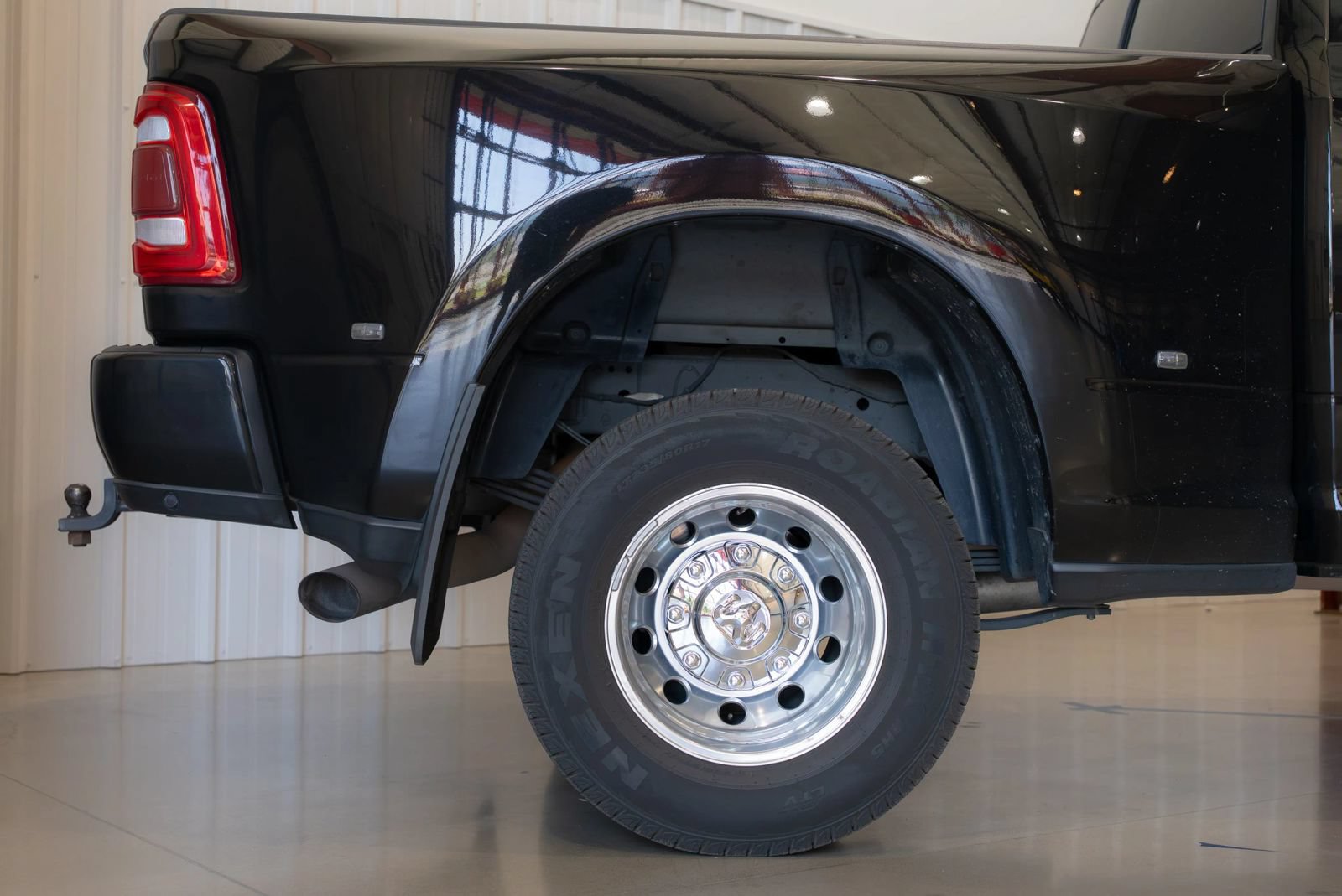 Used 2023 RAM 3500 Laramie AWD/4WD image 12