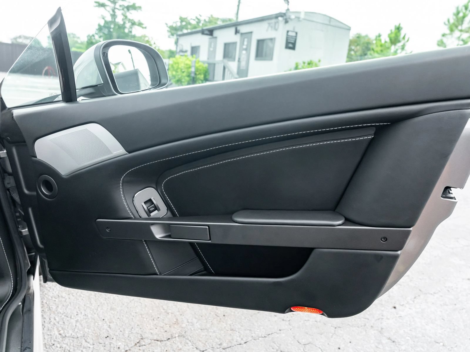 Used 2011 Aston Martin V8 Vantage Coupe RWD image 43