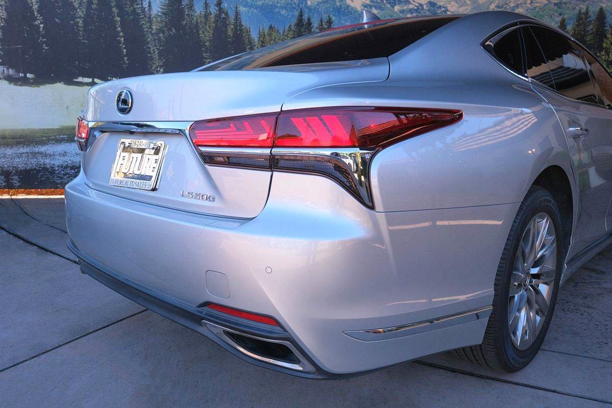 Used 2018 Lexus LS 500 w/ Accessory Package (Z2) RWD image 27