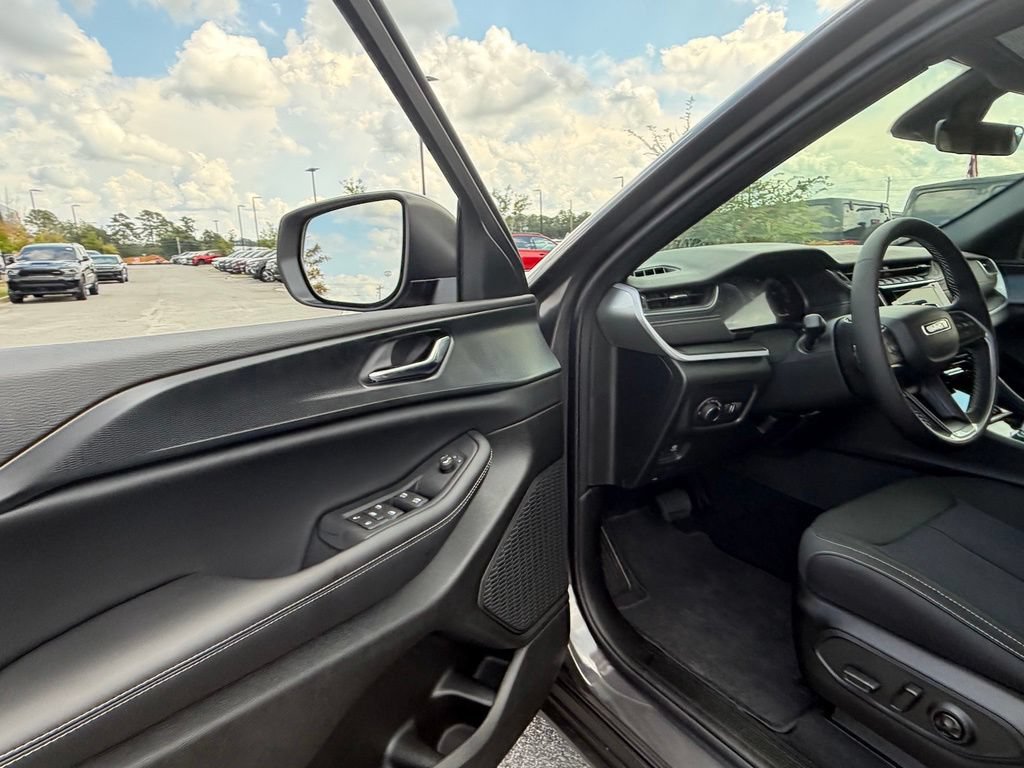 New 2026 Jeep Grand Cherokee Laredo RWD image 33