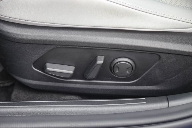 Used 2023 Hyundai Elantra Limited FWD image 23