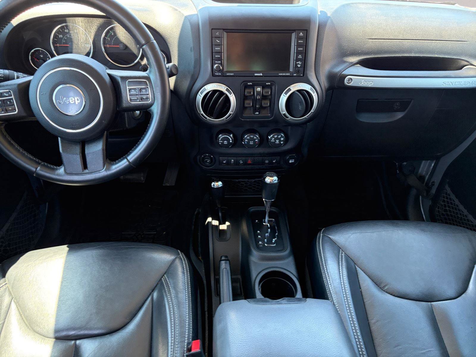 Used 2017 Jeep Wrangler Unlimited Rubicon w/ Cold Weather Group AWD/4WD image 10