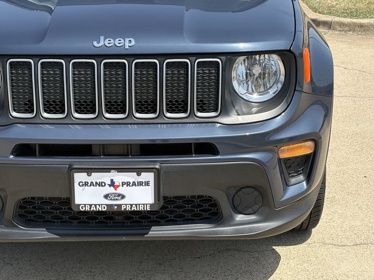 Used 2023 Jeep Renegade Latitude AWD/4WD image 10