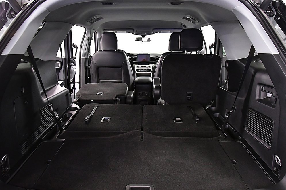 Used 2024 Ford Explorer XLT w/ Equipment Group 202A image 34