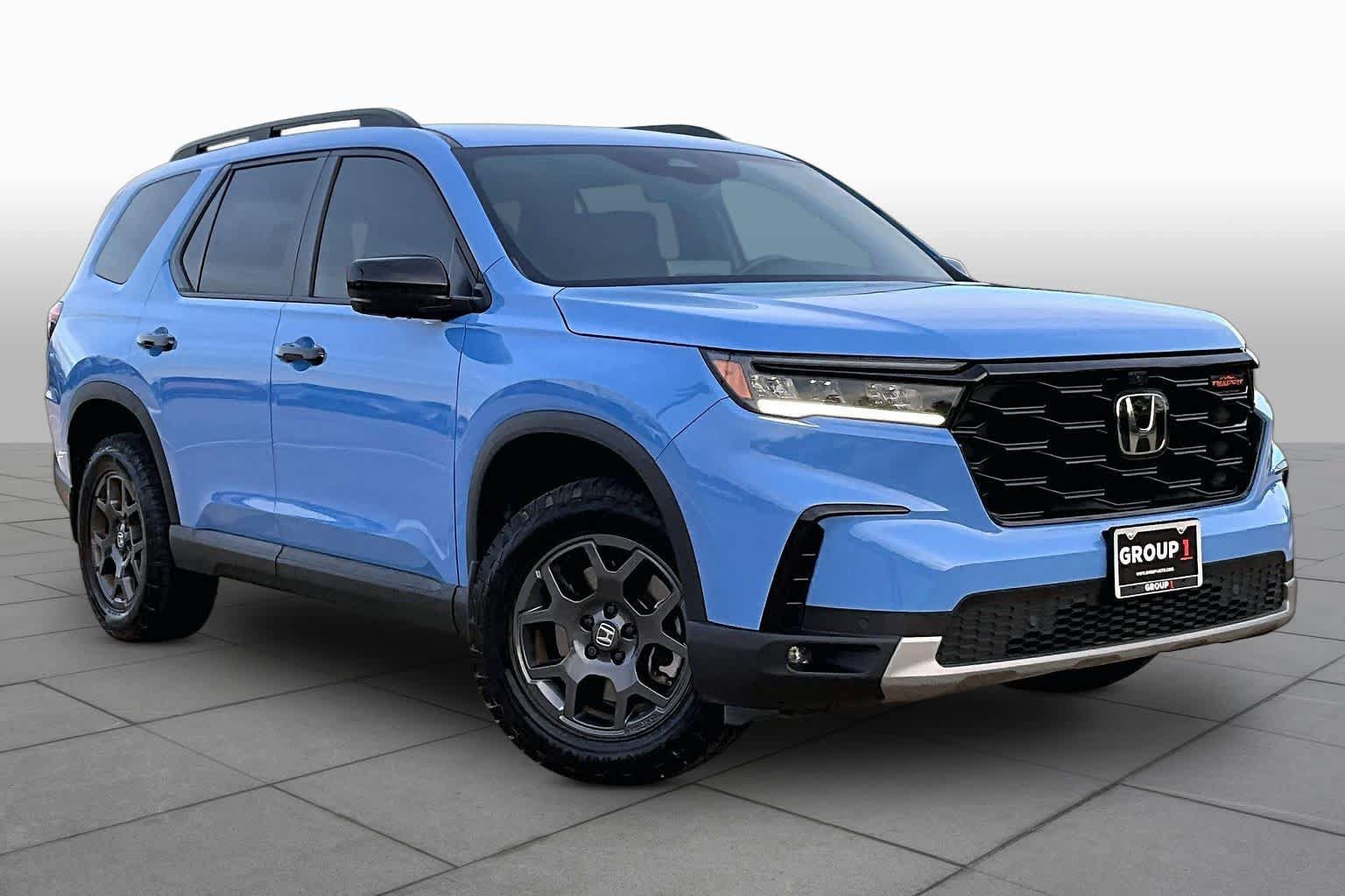 Used 2025 Honda Pilot TrailSport image 2