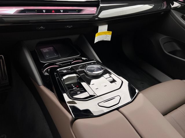 Used 2027 BMW 530i xDrive w/ M Sport Package AWD/4WD image 17