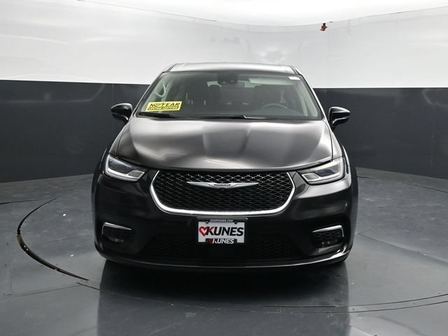 Used 2024 Chrysler Pacifica Touring-L FWD video 2