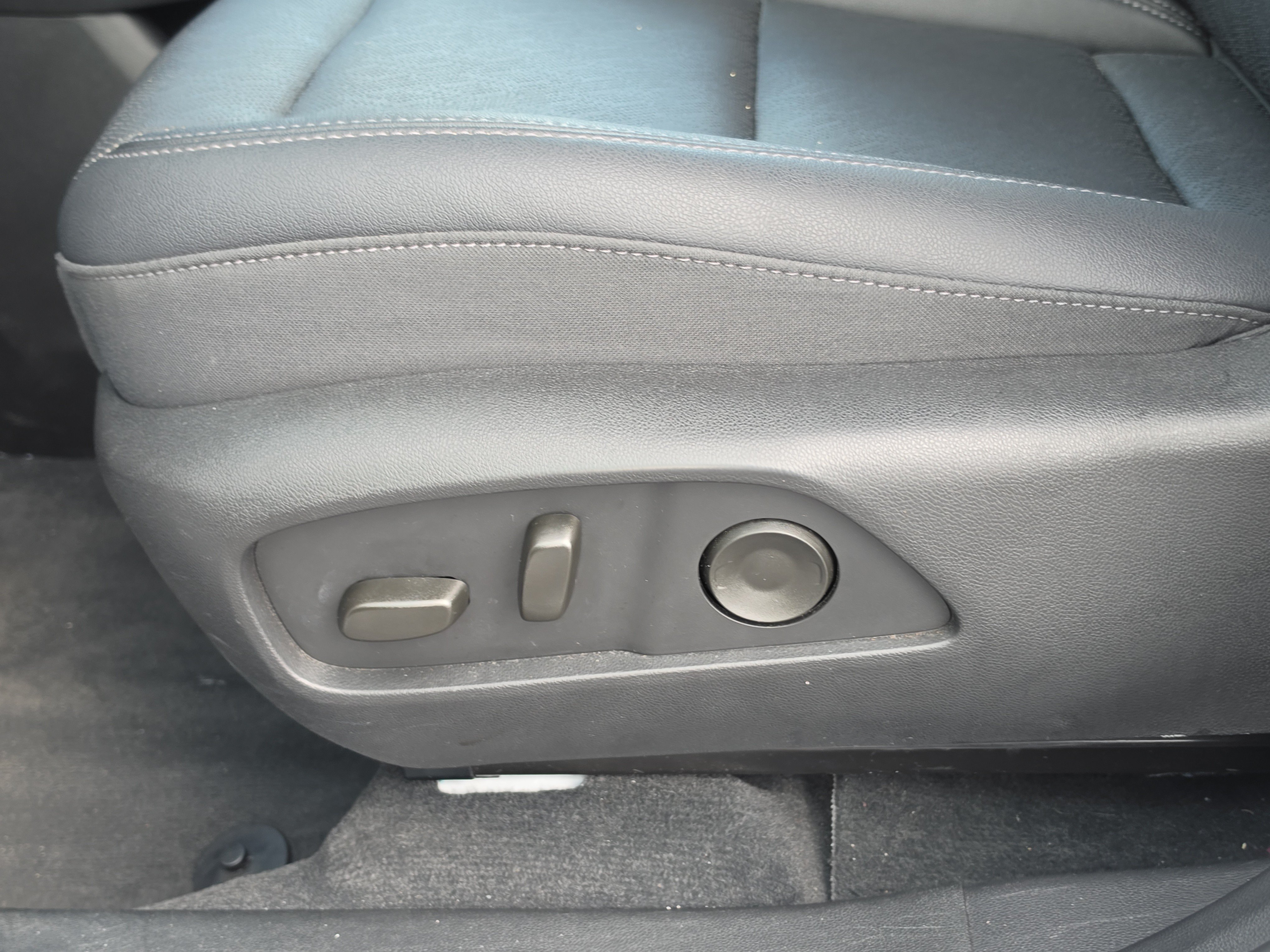 Certified 2026 Chevrolet Equinox LT w/ Convenience Package II FWD image 12